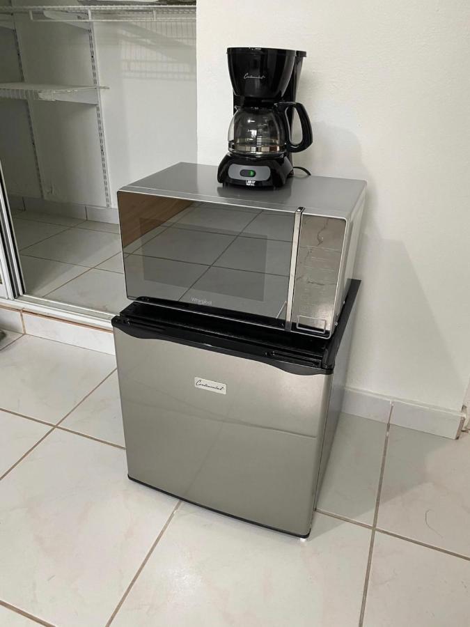 All You Need Studios Walking Distance To Beach Isla Verde 산후안 외부 사진
